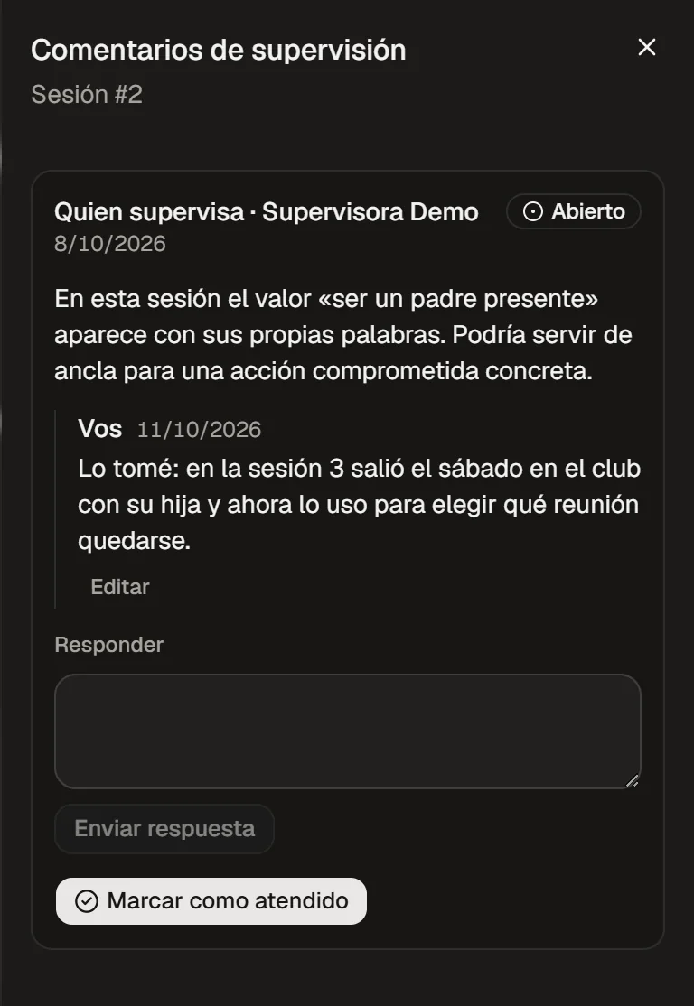 Un hilo de comentario: el supervisor escribió y la persona supervisada respondió; sigue abierto.